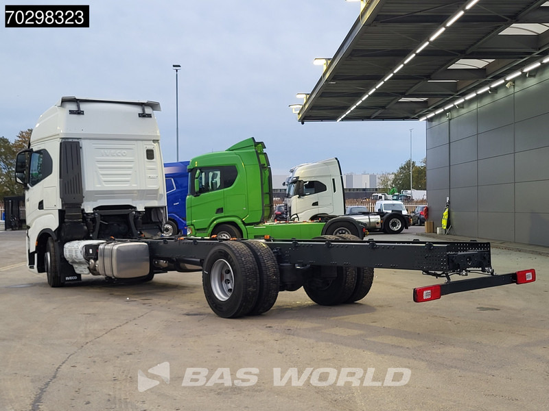Iveco S-Way 420 4X2 NEW! Chassis, Automatic Standklima 2xTanks Euro 6 - Φορτηγό σασί: φωτογραφία 2 Iveco S-Way 420 4X2 NEW! Chassis, Automatic Standklima 2xTanks Euro 6 - Φορτηγό σασί: φωτογραφία 2