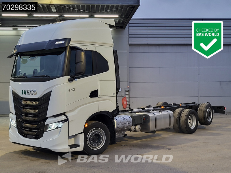 Iveco S-Way 530 6X2 NEW chassis! Retarder Standairco Lift+Steering-Axle Automatic LED ACC Euro 6 - Φορτηγό σασί: φωτογραφία 1 Iveco S-Way 530 6X2 NEW chassis! Retarder Standairco Lift+Steering-Axle Automatic LED ACC Euro 6 - Φορτηγό σασί: φωτογραφία 1