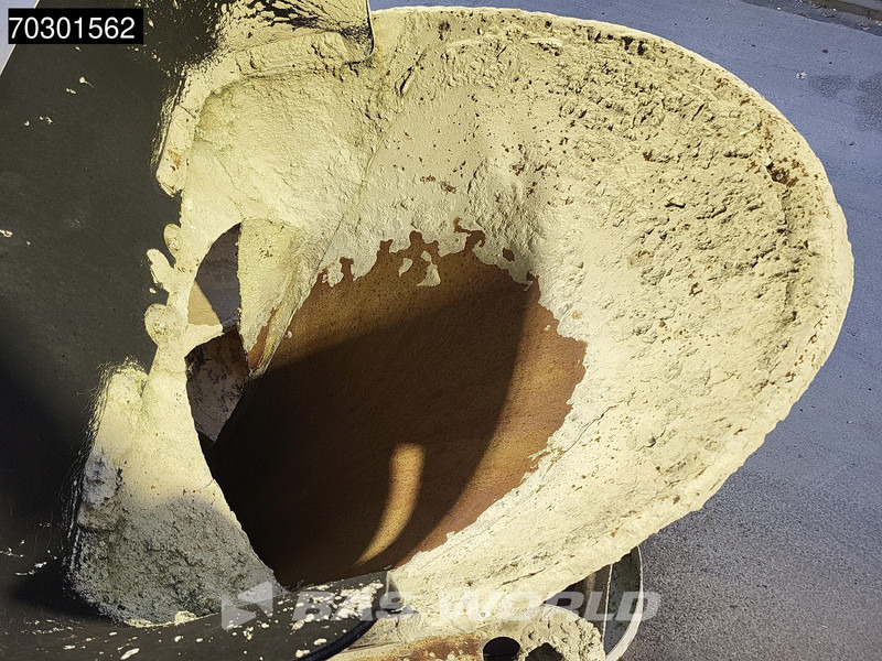 Mercedes-Benz Axor 3240 8X4 9m3 Liebherr mixer Steel suspension Manual Euro 5 - Μπετονιέρα φορτηγό: φωτογραφία 5 Mercedes-Benz Axor 3240 8X4 9m3 Liebherr mixer Steel suspension Manual Euro 5 - Μπετονιέρα φορτηγό: φωτογραφία 5