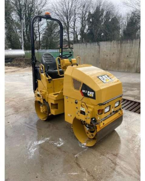 Caterpillar Compacteur Tandem / Double Billes CB1.7 - Ασφαλτικός οδοστρωτήρας: φωτογραφία 2 Caterpillar Compacteur Tandem / Double Billes CB1.7 - Ασφαλτικός οδοστρωτήρας: φωτογραφία 2