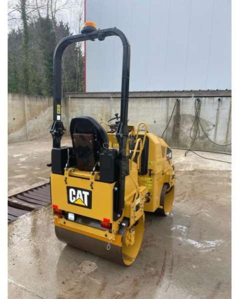 Caterpillar Compacteur Tandem / Double Billes CB1.7 - Ασφαλτικός οδοστρωτήρας: φωτογραφία 4 Caterpillar Compacteur Tandem / Double Billes CB1.7 - Ασφαλτικός οδοστρωτήρας: φωτογραφία 4