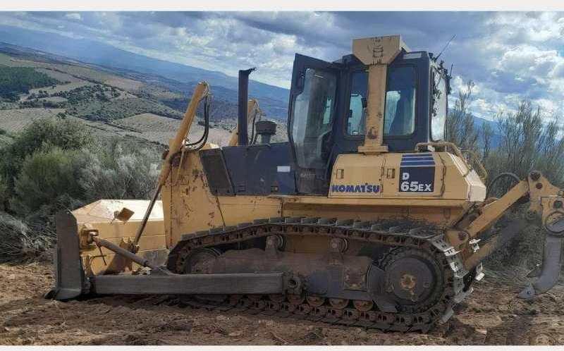 Komatsu D65EX-15 - Μπουλντόζα: φωτογραφία 2 Komatsu D65EX-15 - Μπουλντόζα: φωτογραφία 2