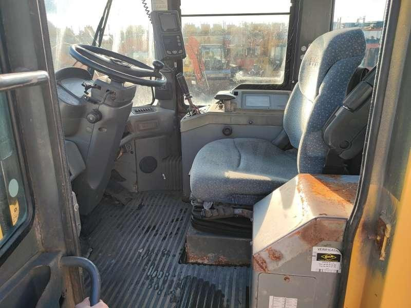 Ελαστιχοφόρος φορτωτής Komatsu WA270-3: φωτογραφία 34