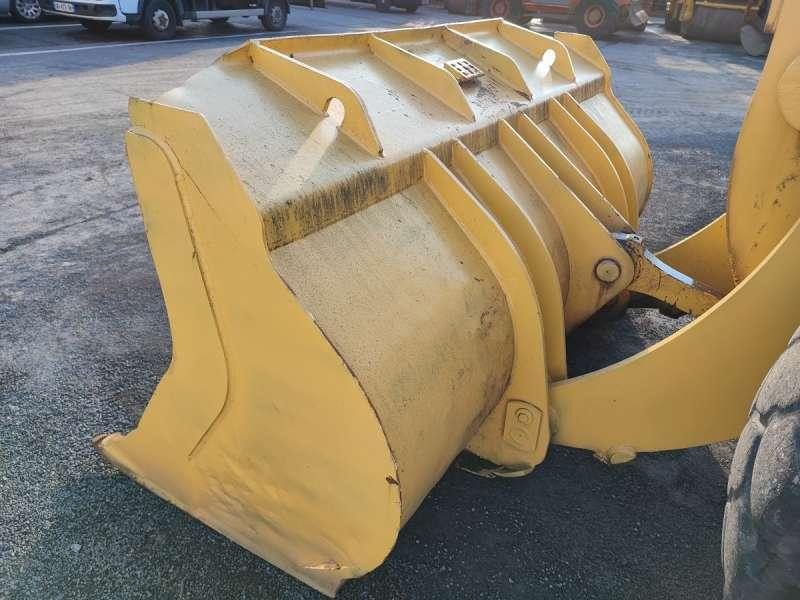 Ελαστιχοφόρος φορτωτής Komatsu WA270-3: φωτογραφία 14