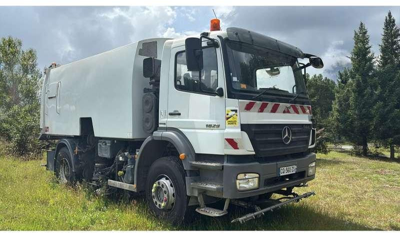 Mercedes AXOR 1829 - Σάρωθρο δρόμων: φωτογραφία 1 Mercedes AXOR 1829 - Σάρωθρο δρόμων: φωτογραφία 1