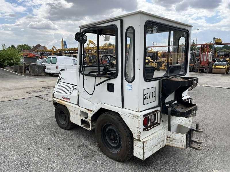 TAYLOR-DUNN TC-40 - Τρακτέρ: φωτογραφία 5 TAYLOR-DUNN TC-40 - Τρακτέρ: φωτογραφία 5