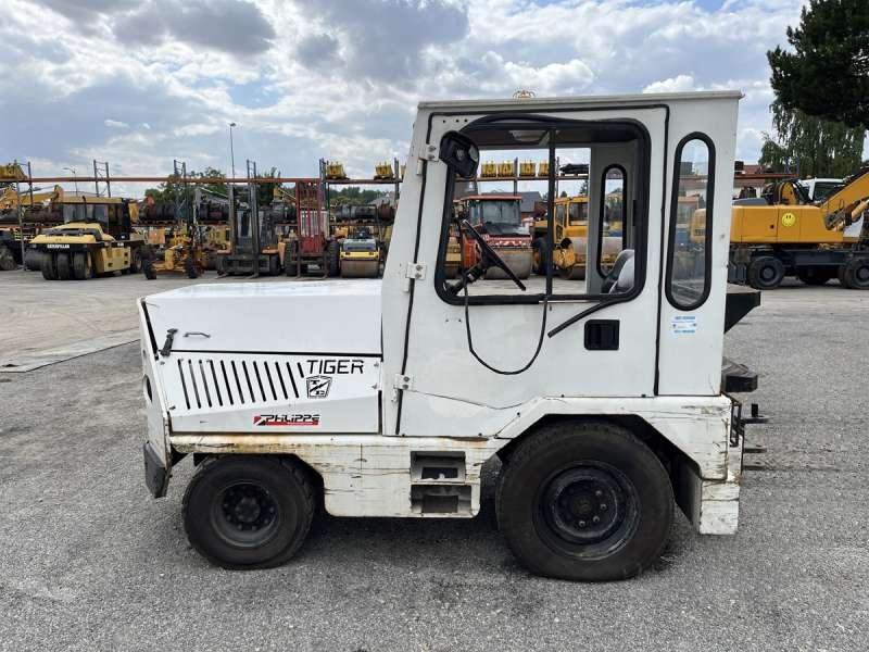 TAYLOR-DUNN TC-40 - Τρακτέρ: φωτογραφία 4 TAYLOR-DUNN TC-40 - Τρακτέρ: φωτογραφία 4