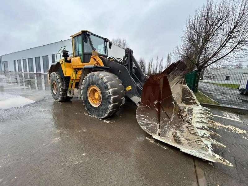 Volvo L220H - Ελαστιχοφόρος φορτωτής: φωτογραφία 2 Volvo L220H - Ελαστιχοφόρος φορτωτής: φωτογραφία 2
