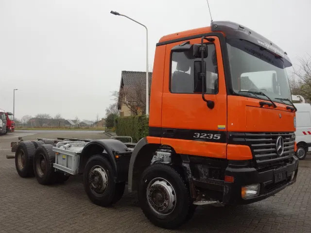 Mercedes-Benz Actros 3235 8x4 steelsprings,manual gearbox - Φορτηγό σασί: φωτογραφία 1 Mercedes-Benz Actros 3235 8x4 steelsprings,manual gearbox - Φορτηγό σασί: φωτογραφία 1