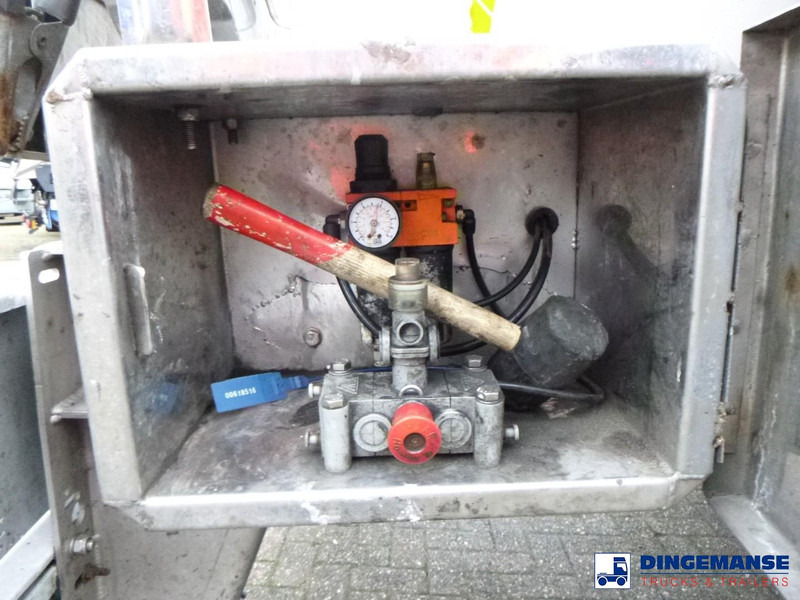 Επικαθήμενο βυτίο Burg Chemical tank inox L4BH 30 m3 / 1 comp: φωτογραφία 17 Επικαθήμενο βυτίο Burg Chemical tank inox L4BH 30 m3 / 1 comp: φωτογραφία 17