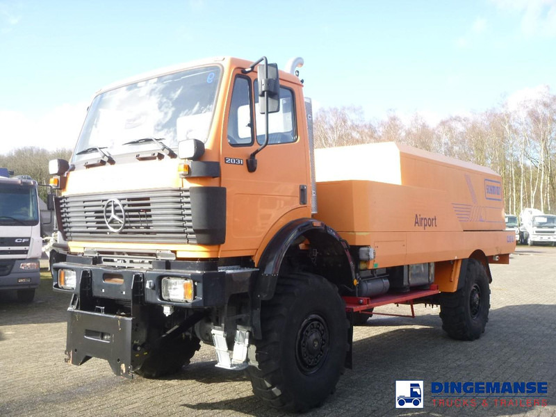 Mercedes-Benz SK 2031 4x4x4 Schmidt CJS9 airport sweeper snow plough - Εκχιονιστικό μηχάνημα: φωτογραφία 4 Mercedes-Benz SK 2031 4x4x4 Schmidt CJS9 airport sweeper snow plough - Εκχιονιστικό μηχάνημα: φωτογραφία 4