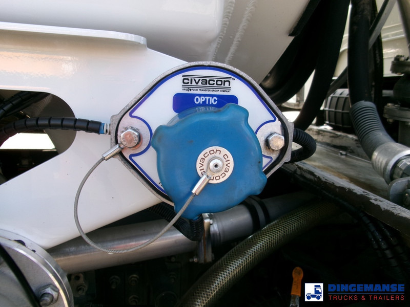 Interior photo 1: Φορτηγό βυτιοφόρο Renault Premium 310 dxi 6x2 fuel tank 18.5 m3 / 5 comp / ADR 16/08/2024