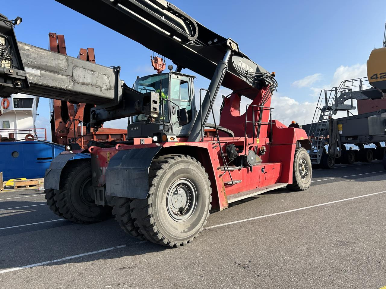 Kalmar DRG450-65S5 - Reachstacker: φωτογραφία 2 Kalmar DRG450-65S5 - Reachstacker: φωτογραφία 2