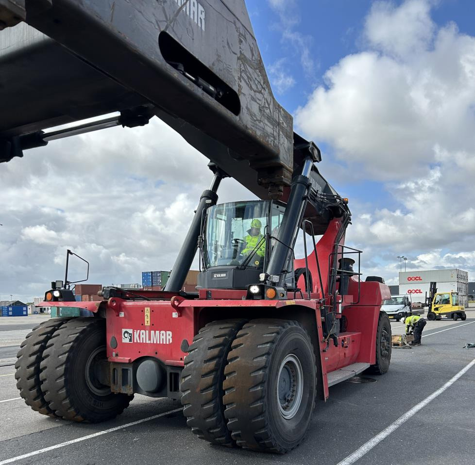 Kalmar DRG450-65S5 - Reachstacker: φωτογραφία 2 Kalmar DRG450-65S5 - Reachstacker: φωτογραφία 2