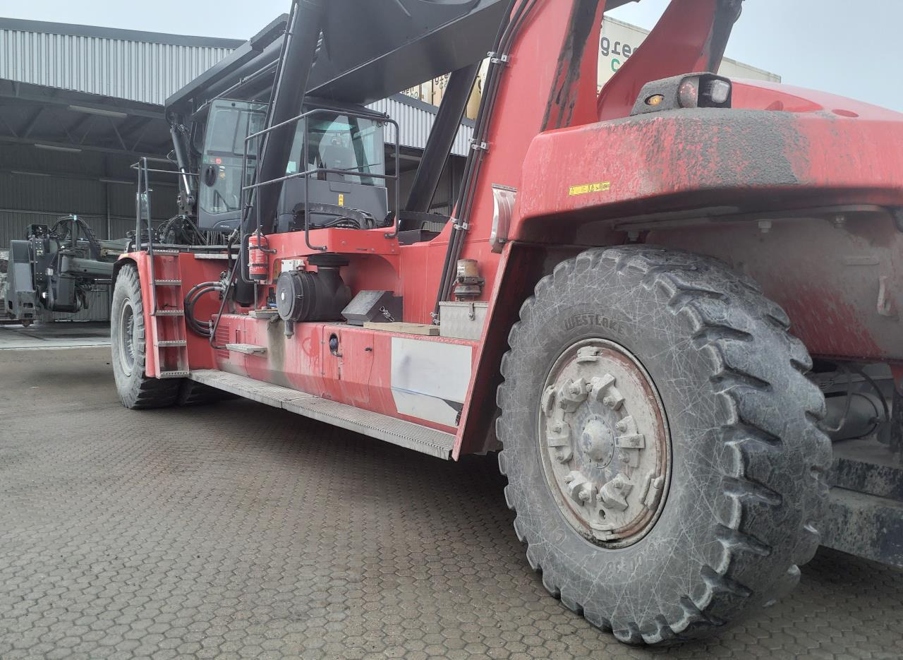 Kalmar DRG450-75C5XS - Reachstacker: φωτογραφία 2 Kalmar DRG450-75C5XS - Reachstacker: φωτογραφία 2