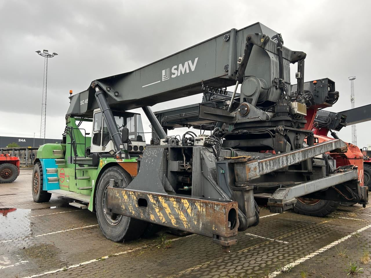 SMV SC4537 CBX5 - Reachstacker: φωτογραφία 1 SMV SC4537 CBX5 - Reachstacker: φωτογραφία 1