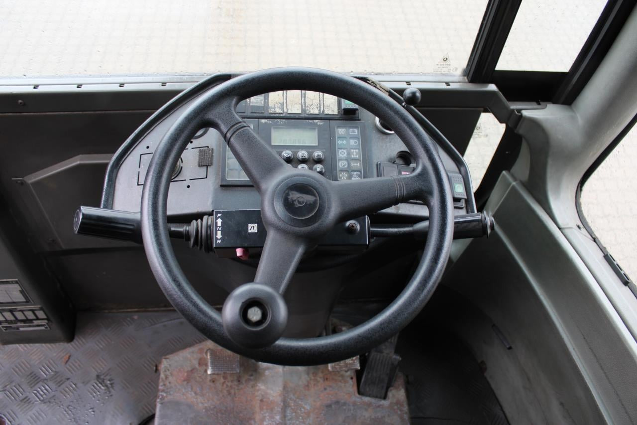 Terberg RT222 - Τράκτορες τελωνείων: φωτογραφία 4 Terberg RT222 - Τράκτορες τελωνείων: φωτογραφία 4