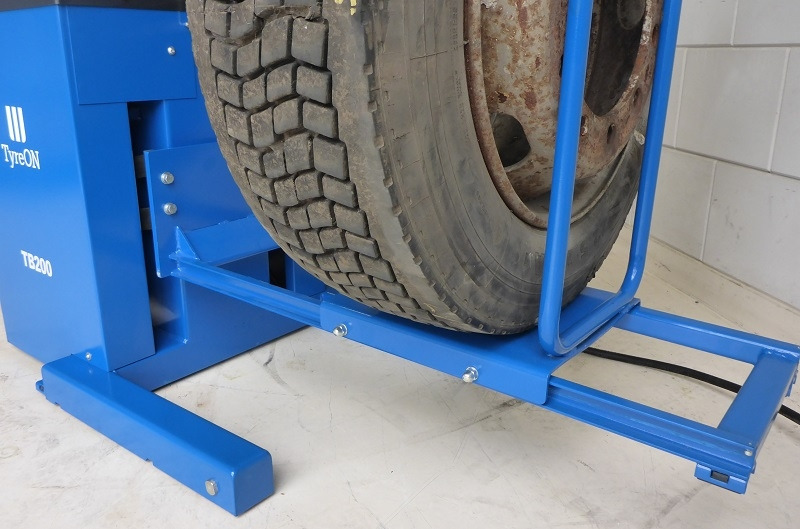 TB200 Truck wheel balancer - Εξοπλισμός γκαράζ: φωτογραφία 4 TB200 Truck wheel balancer - Εξοπλισμός γκαράζ: φωτογραφία 4