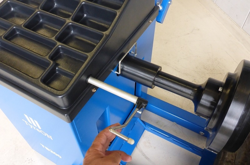 TB200 Truck wheel balancer - Εξοπλισμός γκαράζ: φωτογραφία 5 TB200 Truck wheel balancer - Εξοπλισμός γκαράζ: φωτογραφία 5