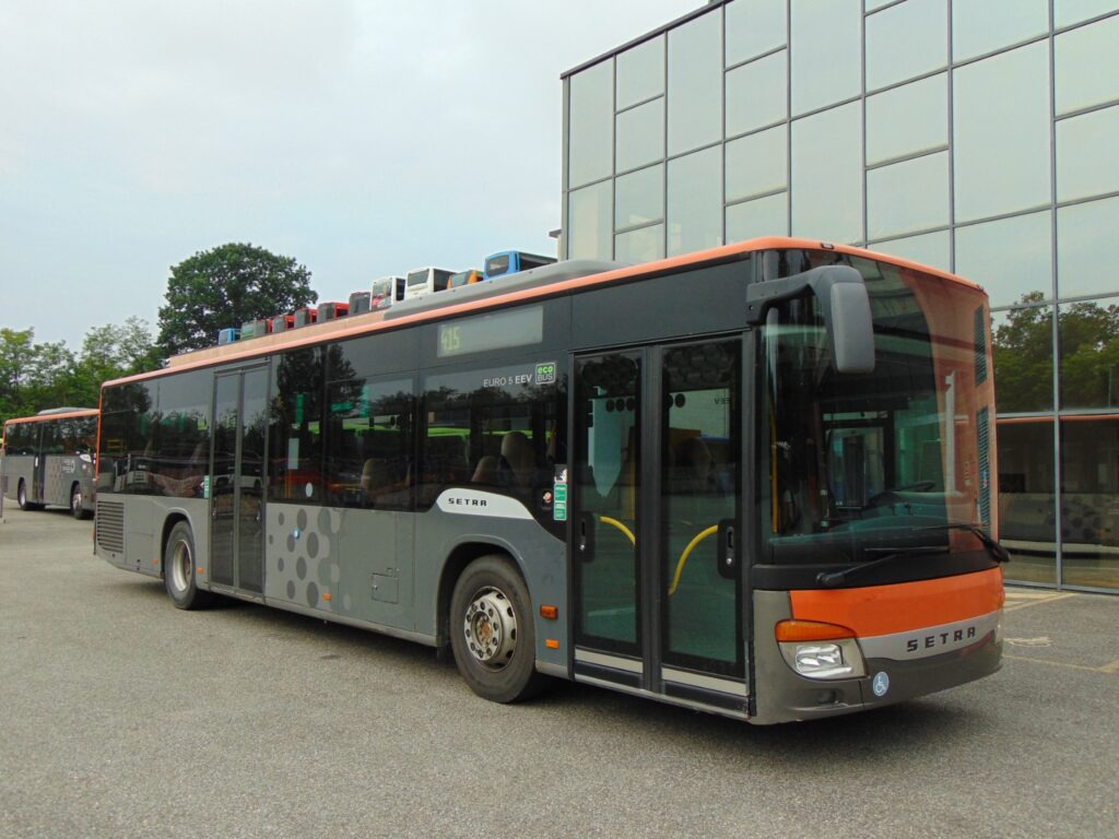 N.3 SETRA S 415 NF – Anno 2008 - Προαστιακό λεωφορείο: φωτογραφία 1 N.3 SETRA S 415 NF – Anno 2008 - Προαστιακό λεωφορείο: φωτογραφία 1