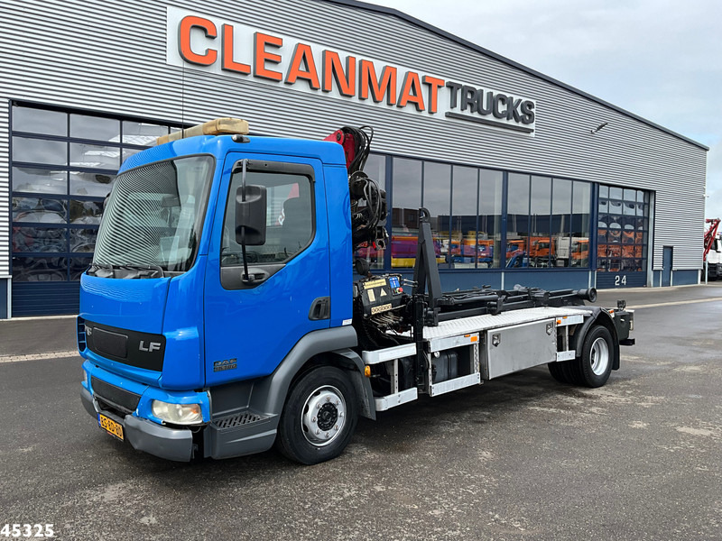 DAF FA 45 LF 180 HMF 7 Tonmeter laadkraan - Φορτηγό φόρτωσης γάντζου, Φορτηγό με γερανό: φωτογραφία 2 DAF FA 45 LF 180 HMF 7 Tonmeter laadkraan - Φορτηγό φόρτωσης γάντζου, Φορτηγό με γερανό: φωτογραφία 2