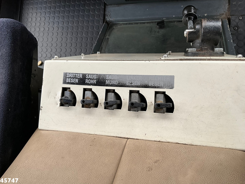 Σάρωθρο δρόμων Ravo 580 with 3-rd brush: φωτογραφία 19 Σάρωθρο δρόμων Ravo 580 with 3-rd brush: φωτογραφία 19