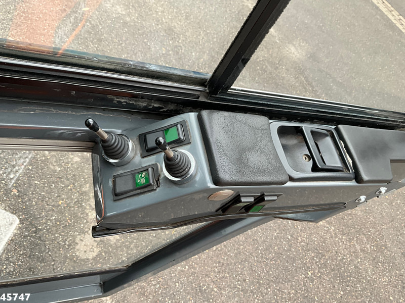 Σάρωθρο δρόμων Ravo 580 with 3-rd brush: φωτογραφία 13 Σάρωθρο δρόμων Ravo 580 with 3-rd brush: φωτογραφία 13