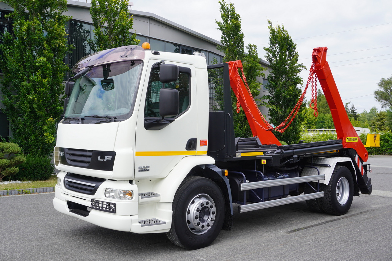 DAF LF 55.220 Skip loader GUIMA PALFINGER M14T - Φορτηγό καδοφόρος φορτωτής: φωτογραφία 1 DAF LF 55.220 Skip loader GUIMA PALFINGER M14T - Φορτηγό καδοφόρος φορτωτής: φωτογραφία 1