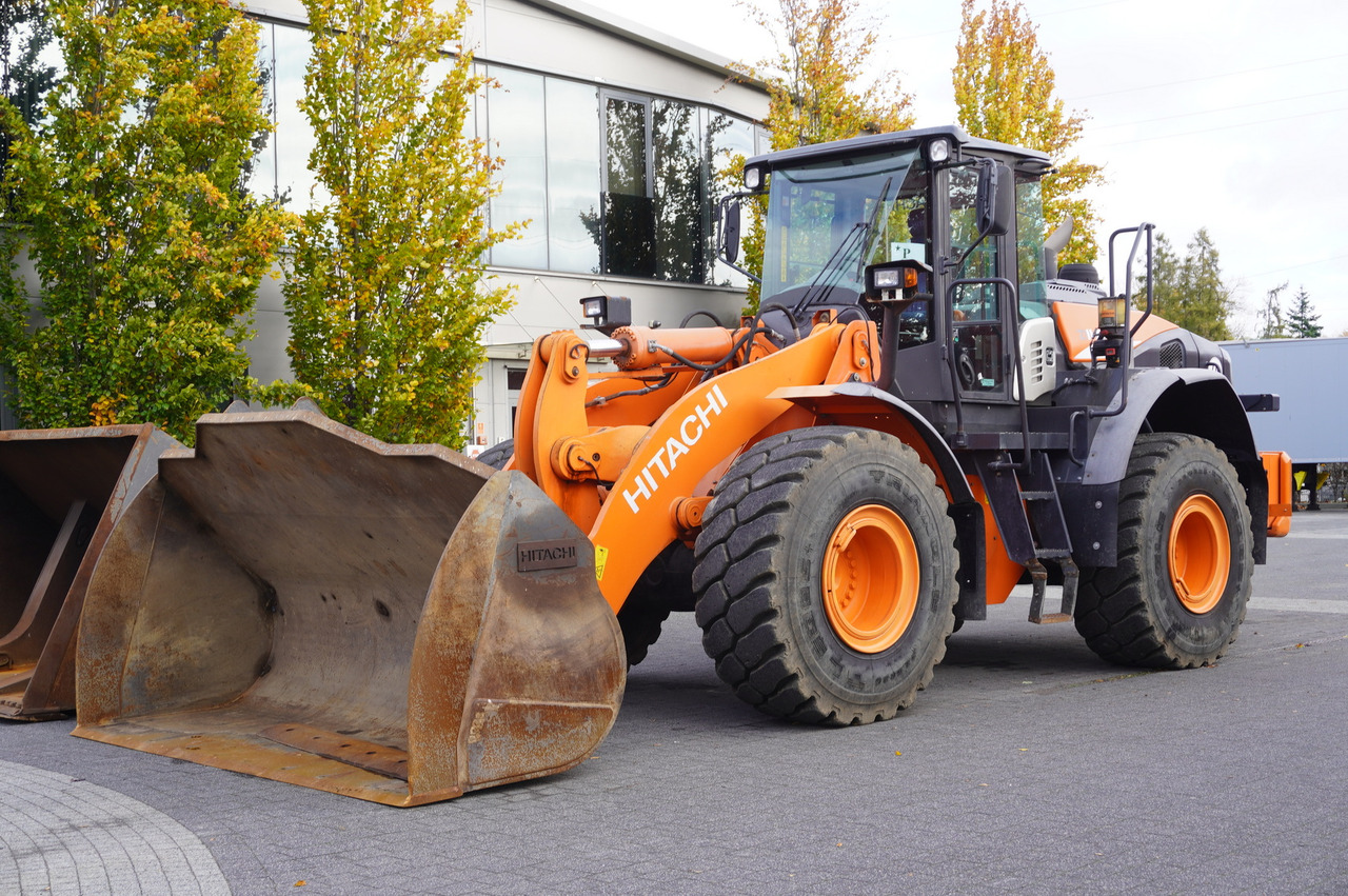 HITACHI ZW220 articulated loader / 2 buckets - Ελαστιχοφόρος φορτωτής: φωτογραφία 2 HITACHI ZW220 articulated loader / 2 buckets - Ελαστιχοφόρος φορτωτής: φωτογραφία 2
