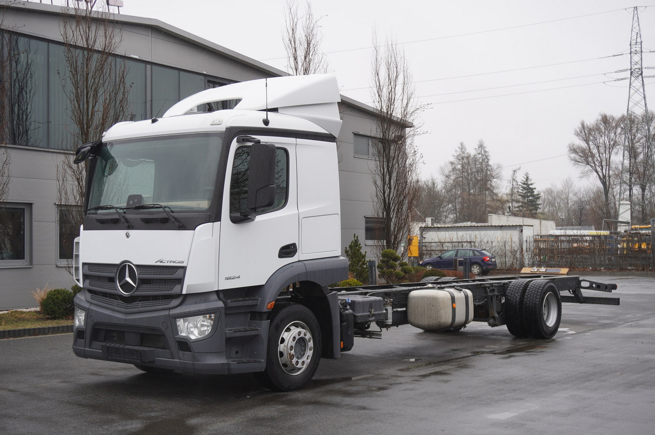 MERCEDES-BENZ Actros 1824 / 9.1 m chassis / sleeping cabin - Φορτηγό σασί: φωτογραφία 1 MERCEDES-BENZ Actros 1824 / 9.1 m chassis / sleeping cabin - Φορτηγό σασί: φωτογραφία 1