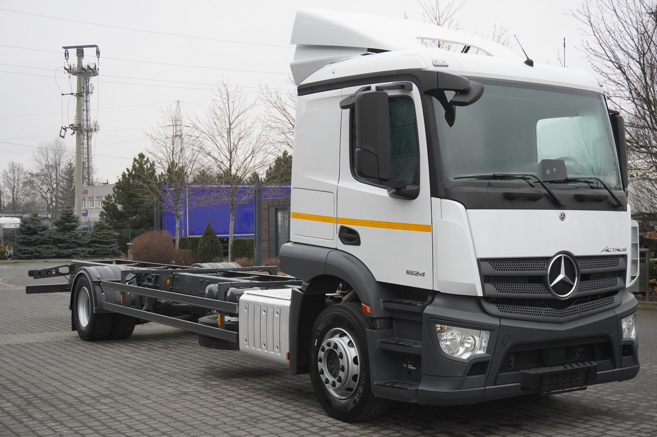 MERCEDES-BENZ Actros 1824 / 9.1 m chassis / sleeping cabin - Φορτηγό σασί: φωτογραφία 1 MERCEDES-BENZ Actros 1824 / 9.1 m chassis / sleeping cabin - Φορτηγό σασί: φωτογραφία 1