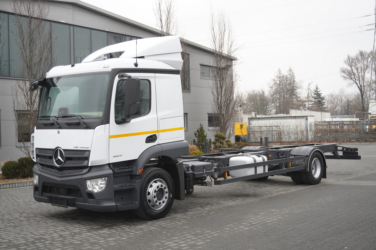 MERCEDES-BENZ Actros 1824 / 9.1 m chassis / sleeping cabin - Φορτηγό σασί: φωτογραφία 2 MERCEDES-BENZ Actros 1824 / 9.1 m chassis / sleeping cabin - Φορτηγό σασί: φωτογραφία 2