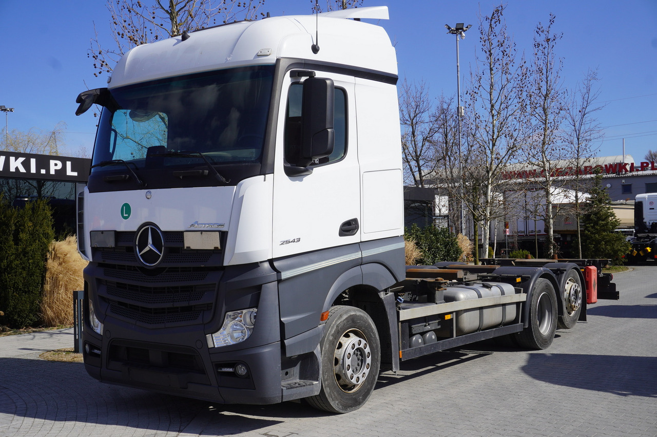 MERCEDES-BENZ Actros 2543 / BDF / Retarder / sleeping cabin - Φορτηγό μεταφοράς εμπορευματοκιβωτίων/ Κινητό αμάξωμα: φωτογραφία 2 MERCEDES-BENZ Actros 2543 / BDF / Retarder / sleeping cabin - Φορτηγό μεταφοράς εμπορευματοκιβωτίων/ Κινητό αμάξωμα: φωτογραφία 2