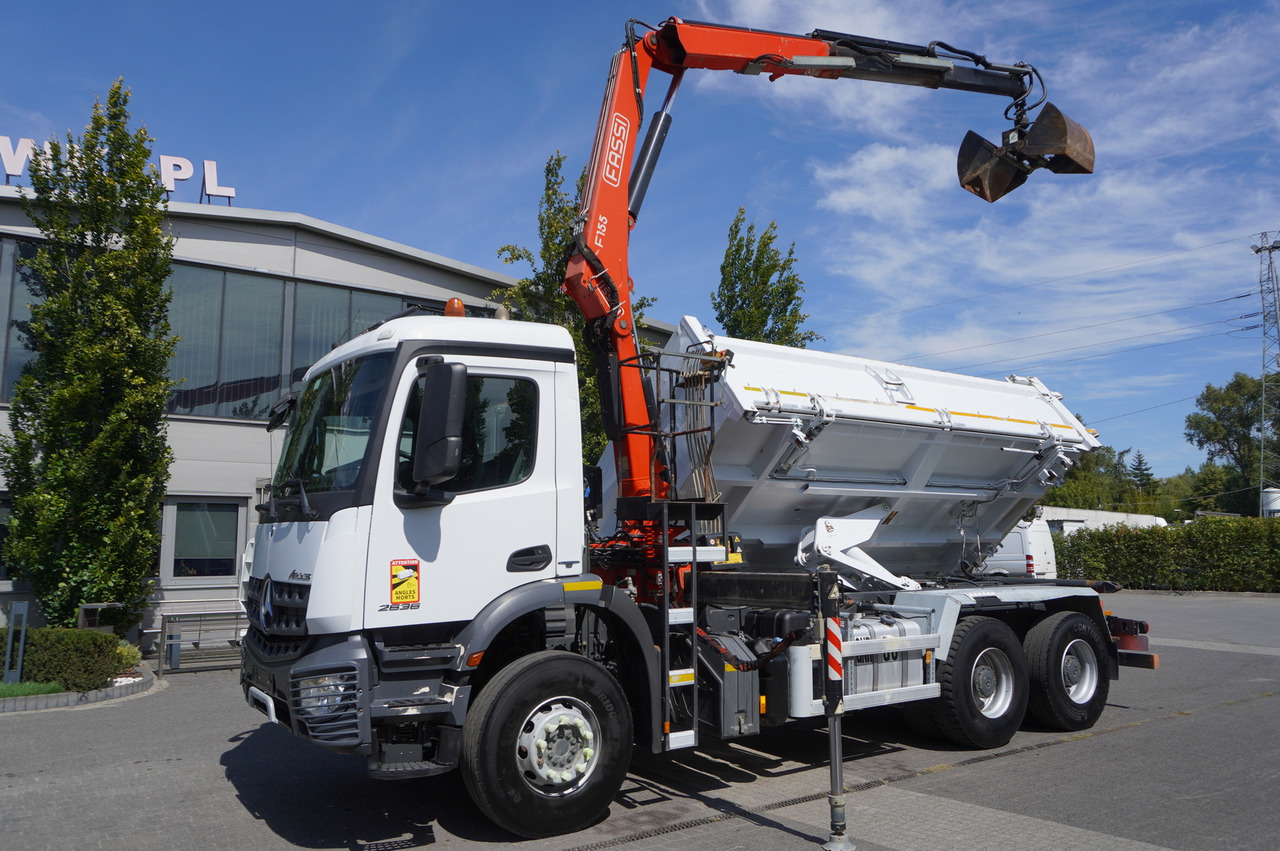 MERCEDES-BENZ Arocs 2636 / 6x4 / HDS Fassi / 3-Way Tipper / Bortmatic - Φορτηγό με γερανό: φωτογραφία 2 MERCEDES-BENZ Arocs 2636 / 6x4 / HDS Fassi / 3-Way Tipper / Bortmatic - Φορτηγό με γερανό: φωτογραφία 2