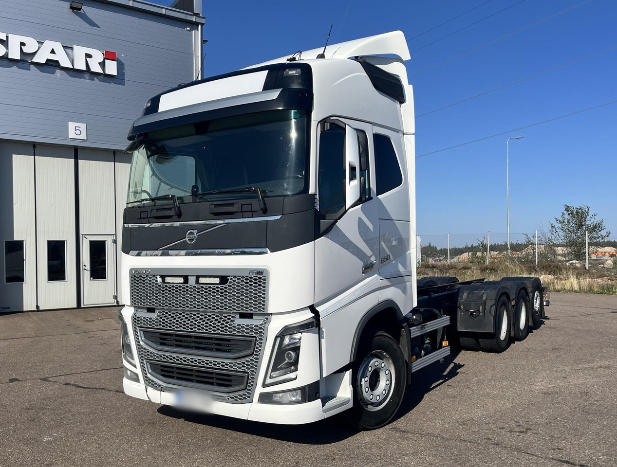 VOLVO FH 650 8x4 / Truck chassis / Sleeper cab - Φορτηγό με γερανό: φωτογραφία 2 VOLVO FH 650 8x4 / Truck chassis / Sleeper cab - Φορτηγό με γερανό: φωτογραφία 2