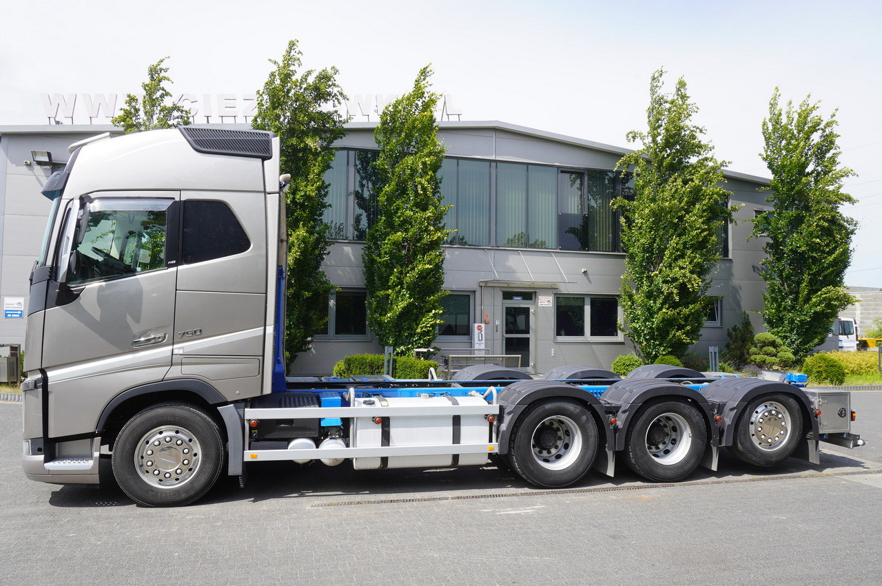 VOLVO FH16 750 8x4x4 / 750 HP! / Frame 685 cm / Steered 4th axle - Φορτηγό σασί: φωτογραφία 3 VOLVO FH16 750 8x4x4 / 750 HP! / Frame 685 cm / Steered 4th axle - Φορτηγό σασί: φωτογραφία 3