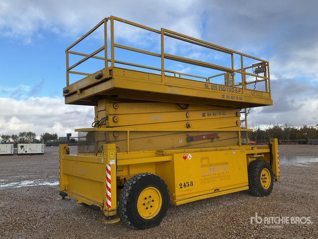 2000 Liftlux SL205-25D 4x4 4WDS/P Scissor Lift - Ψαλιδωτό ανυψωτικό: φωτογραφία 2 2000 Liftlux SL205-25D 4x4 4WDS/P Scissor Lift - Ψαλιδωτό ανυψωτικό: φωτογραφία 2