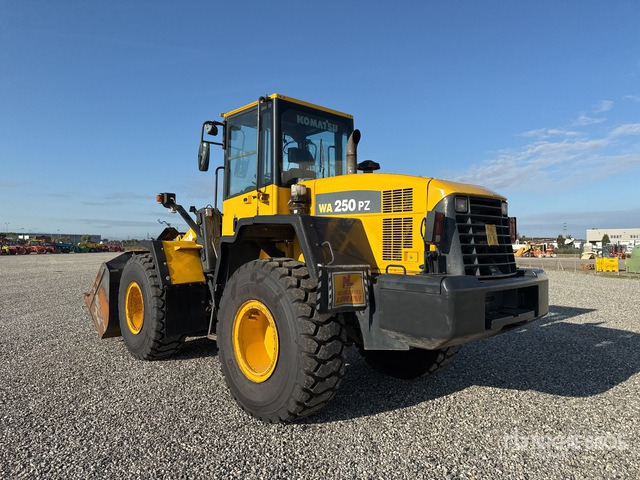 2003 Komatsu WA250-5 Pala gommata - Ελαστιχοφόρος φορτωτής: φωτογραφία 4 2003 Komatsu WA250-5 Pala gommata - Ελαστιχοφόρος φορτωτής: φωτογραφία 4
