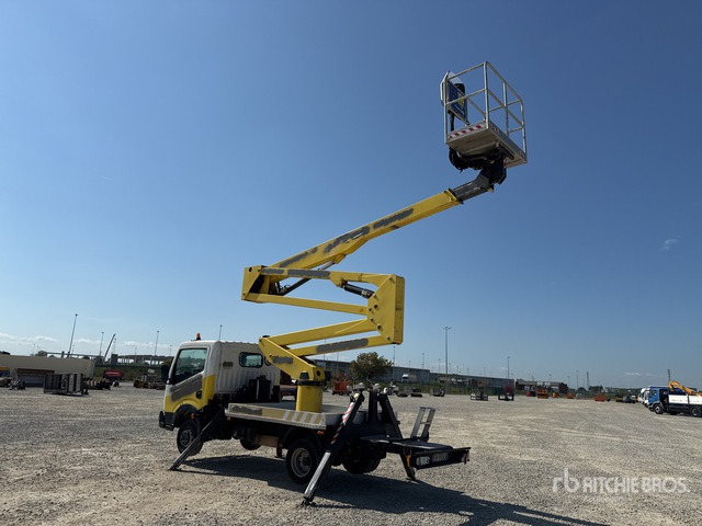 2011 Nissan Cabstar 2011 Socage DA320 20 m on Bucket Truck - Φορτηγό με εναέρια πλατφόρμα: φωτογραφία 4 2011 Nissan Cabstar 2011 Socage DA320 20 m on Bucket Truck - Φορτηγό με εναέρια πλατφόρμα: φωτογραφία 4