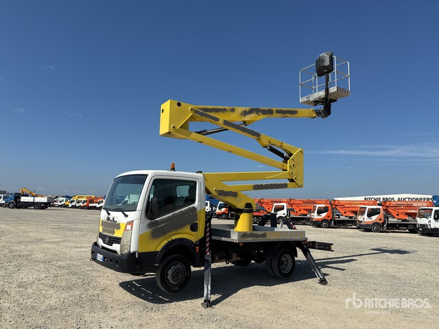 2011 Nissan Cabstar 2011 Socage DA320 20 m on Bucket Truck - Φορτηγό με εναέρια πλατφόρμα: φωτογραφία 2 2011 Nissan Cabstar 2011 Socage DA320 20 m on Bucket Truck - Φορτηγό με εναέρια πλατφόρμα: φωτογραφία 2