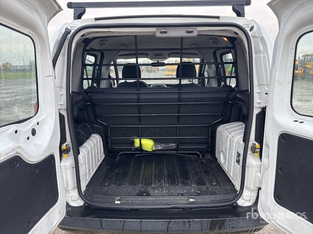 2011 Peugeot Bipper Van Truck - Φορτηγό κόφα: φωτογραφία 4 2011 Peugeot Bipper Van Truck - Φορτηγό κόφα: φωτογραφία 4