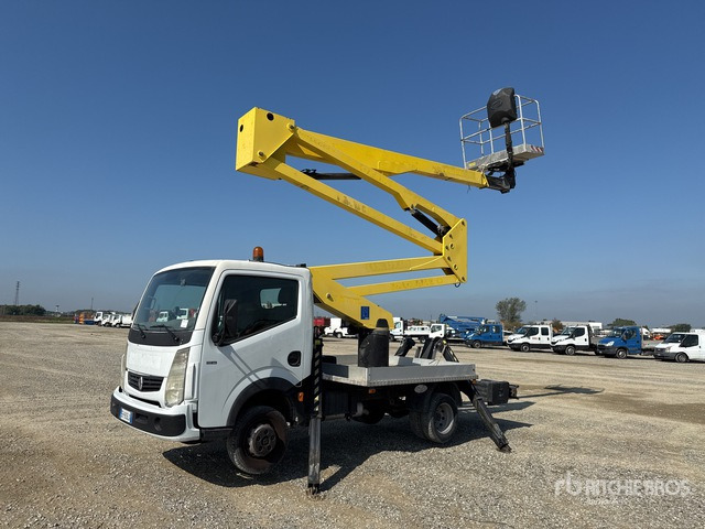 2011 Renault Maxity 110Dxi 2011 Socage DA320 20 m on Bucket Truck - Φορτηγό με εναέρια πλατφόρμα: φωτογραφία 2 2011 Renault Maxity 110Dxi 2011 Socage DA320 20 m on Bucket Truck - Φορτηγό με εναέρια πλατφόρμα: φωτογραφία 2