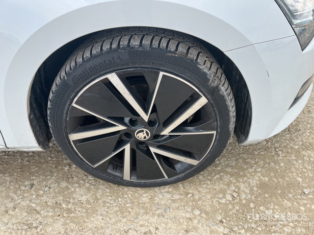 2020 Skoda Superb Wagon 2.0 TDI EVO 150CV EXECUTIVE Automobile - Αυτοκίνητο: φωτογραφία 5 2020 Skoda Superb Wagon 2.0 TDI EVO 150CV EXECUTIVE Automobile - Αυτοκίνητο: φωτογραφία 5