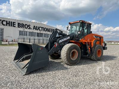 DOOSAN DL300-5 - Ελαστιχοφόρος φορτωτής: φωτογραφία 1 DOOSAN DL300-5 - Ελαστιχοφόρος φορτωτής: φωτογραφία 1