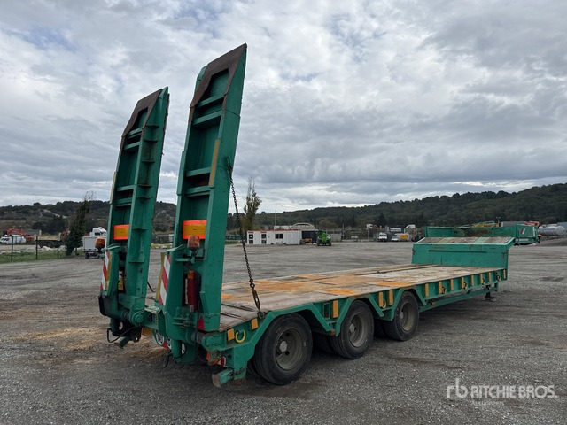 1999 TR AX Tri/A Semi-Remorque Porte-Engin ... Lowboy Trailer - Ρυμούλκα με χαμηλό δάπεδο: φωτογραφία 3 1999 TR AX Tri/A Semi-Remorque Porte-Engin ... Lowboy Trailer - Ρυμούλκα με χαμηλό δάπεδο: φωτογραφία 3