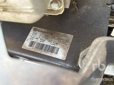 HUSQVARNA R112C 4x2 Tracteur Tondeuse - Χλοοκοπτικό: φωτογραφία 5 HUSQVARNA R112C 4x2 Tracteur Tondeuse - Χλοοκοπτικό: φωτογραφία 5