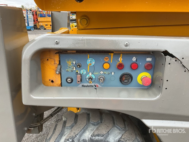 Ψαλιδωτό ανυψωτικό 2014 Haulotte Compact 10DX 4x4 Diesel Scissor Lift: φωτογραφία 6 Ψαλιδωτό ανυψωτικό 2014 Haulotte Compact 10DX 4x4 Diesel Scissor Lift: φωτογραφία 6