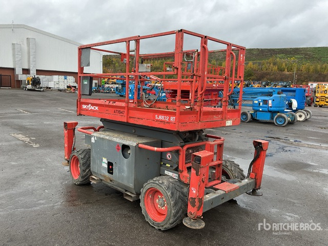 2016 Skyjack SJ6832 RT 4x4 Diesel Scissor Lift - Ψαλιδωτό ανυψωτικό: φωτογραφία 4 2016 Skyjack SJ6832 RT 4x4 Diesel Scissor Lift - Ψαλιδωτό ανυψωτικό: φωτογραφία 4