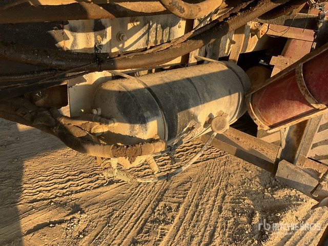 1999 Mack MR688S 1999 Schwing 32/28 XL 32 m on 6x4 Concrete Pump Truck - Αντλία σκυροδέματος: φωτογραφία 4 1999 Mack MR688S 1999 Schwing 32/28 XL 32 m on 6x4 Concrete Pump Truck - Αντλία σκυροδέματος: φωτογραφία 4