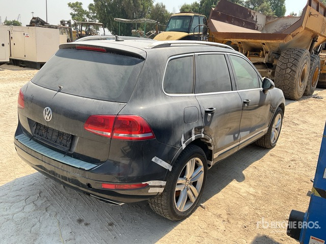 2011 Volkswagen Taureq AWD (Inoperable) SUV - SUV: φωτογραφία 3 2011 Volkswagen Taureq AWD (Inoperable) SUV - SUV: φωτογραφία 3